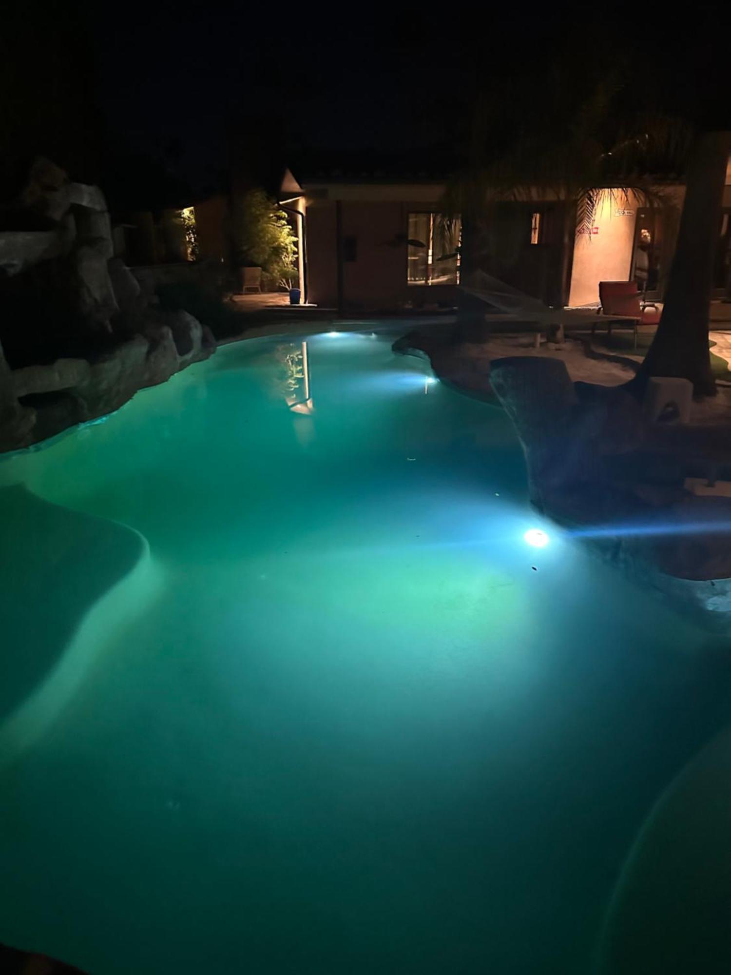 Warm Sands Villa-Moving River/Island Palm Springs Bagian luar foto